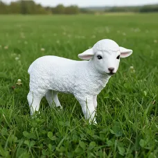 Zahradní ovečka jehně stojící Zahradní ovečka jehně stojící