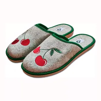 Pantofle filcové uzavřené s třešněmi